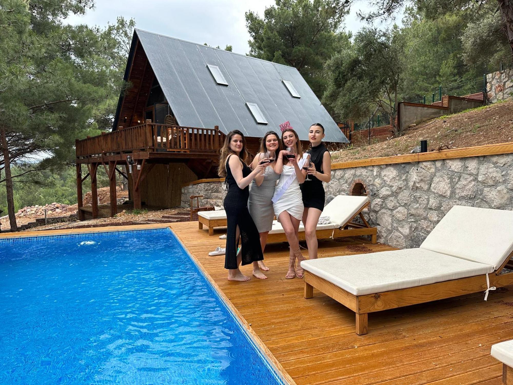 Panurlawoodenhouse Ozel Havuz& Sauna Mavi المظهر الخارجي الصورة