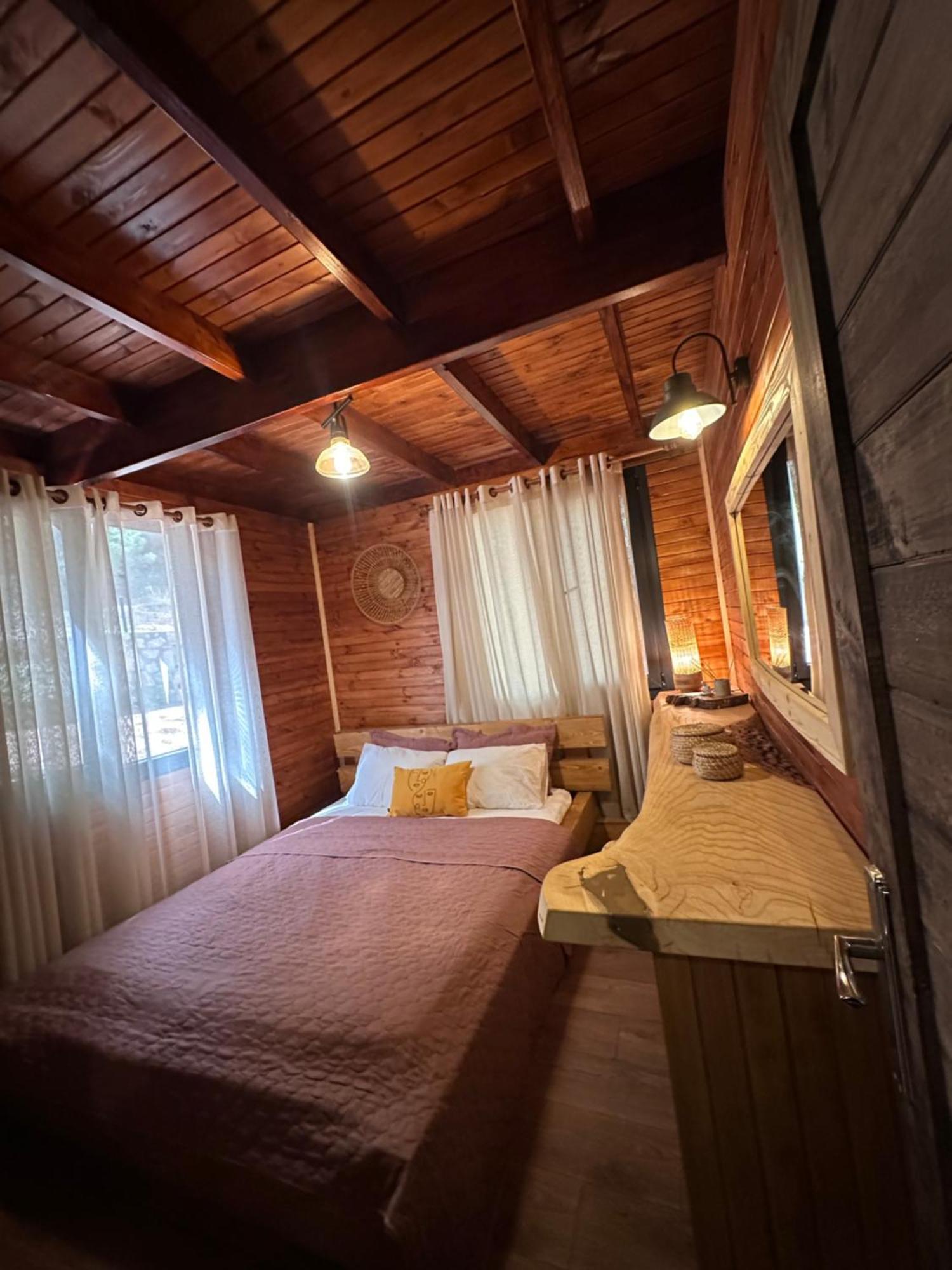 Panurlawoodenhouse Oezel Havuz& Sauna Mavi المظهر الخارجي الصورة